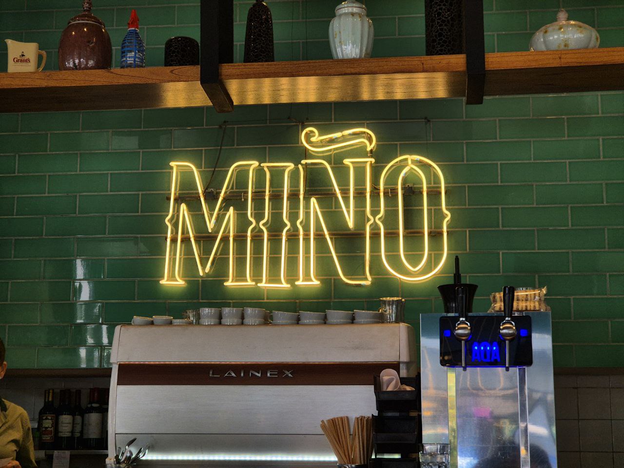 Interior de Miño Boedo, pizzería clásica en Boedo